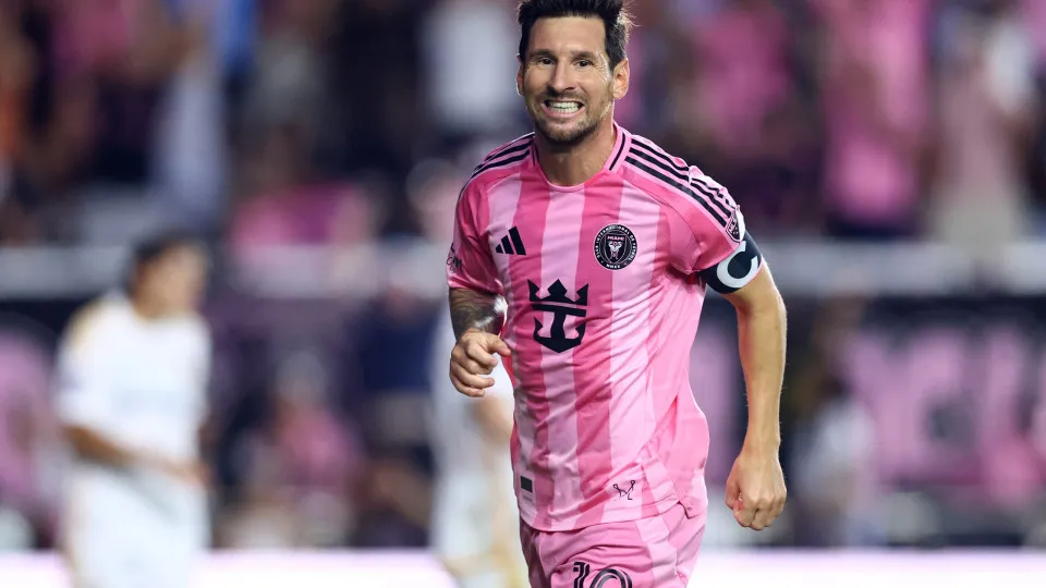 FORT LAUDERDALE, FLORIDA - AUGUST 16: Lionel Messi #10 of Inter Miami CF celebrates after scoring the team's second goal during the MLS match between Inter Miami CF and LA Galaxy at Chase Stadium on August 16, 2025 in Fort Lauderdale, Florida. (Photo by M