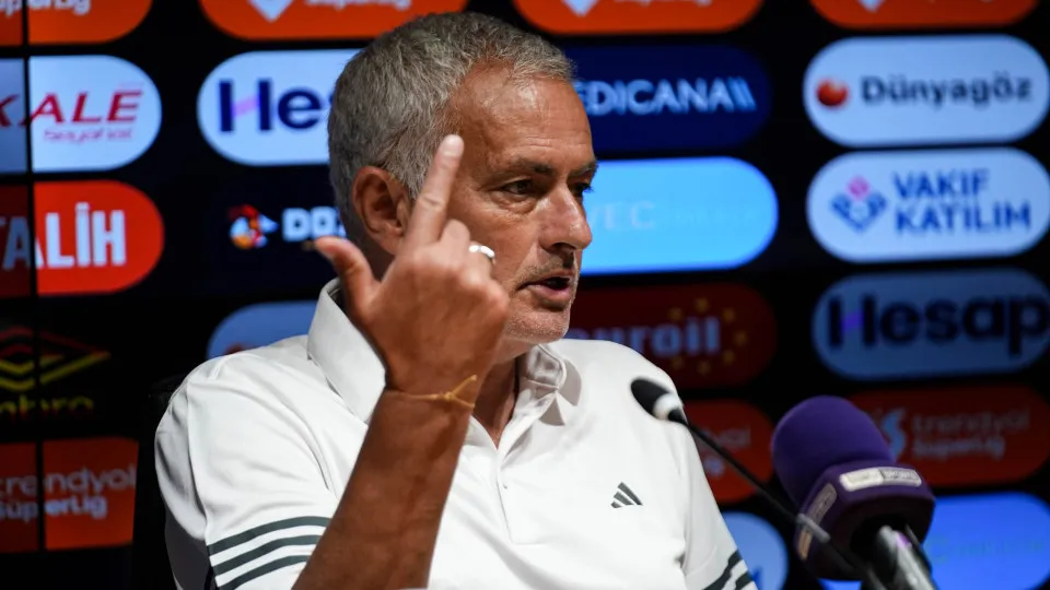 IZMIR, TURKIYE - AUGUST 16: Head coach Jose Mourinho of Fenerbahce speaks during a press conference after Turkish Super Lig second-week football match between Fenerbahce and Goztepe at Gursel Aksel Stadium in Izmir, Turkiye on August 16, 2025. (Photo by B