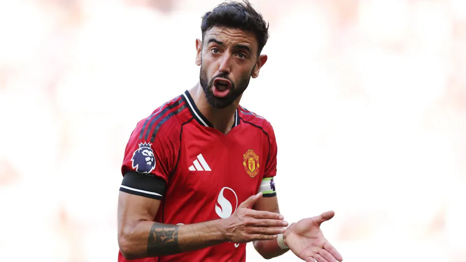 MANCHESTER, ENGLAND - AUGUST 17: Bruno Fernandes of Manchester United reacts during the Premier League match between Manchester United and Arsenal at Old Trafford on August 17, 2025 in Manchester, England. (Photo by Michael Regan/Getty Images)