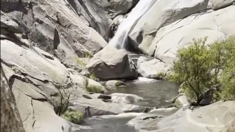 Alpinista resgatado após passar dois dias preso em cascata. Há vídeo