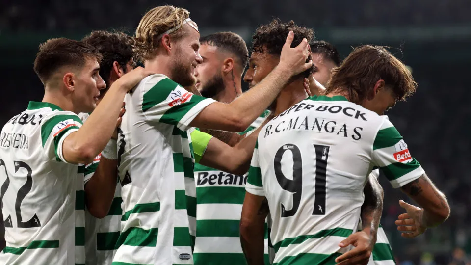 Sporting Lisbon's Colombian forward #97 Luis Suarez (2R) celebrates scoring a goal from the penalty spot during the Portuguese league football match between Sporting CP and FC Arouca at Jose Alvalade stadium in Lisbon on August 17, 2025. (Photo by FILIPE 
