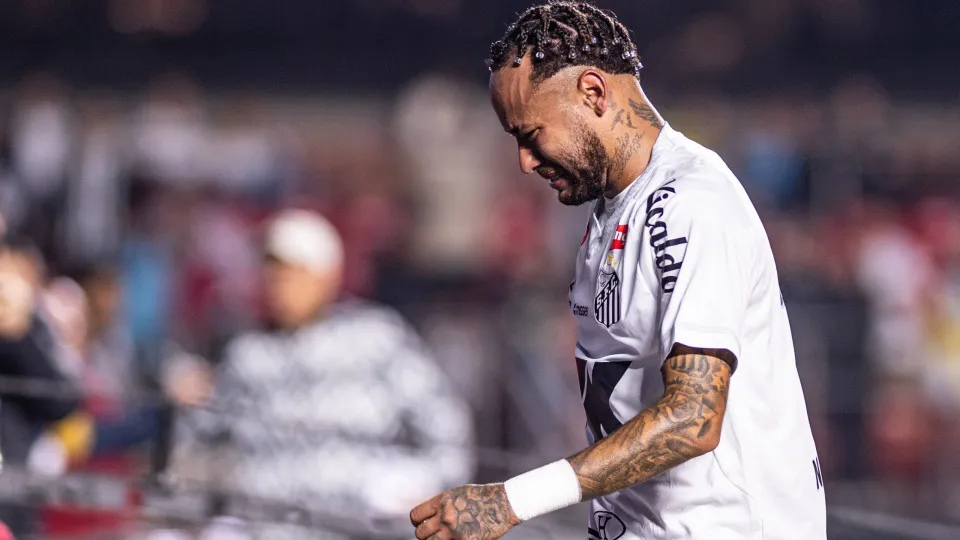 SAO PAULO, BRAZIL - AUGUST 17: Neymar of Santos cries after the team's 6-0 defeat during a Brasileirao 2025 match between Santos and Vasco Da Gama at MorumBIS Stadium on August 17, 2025 in Sao Paulo, Brazil. (Photo by Riquelve Nata/Sports Press Photo/Gett