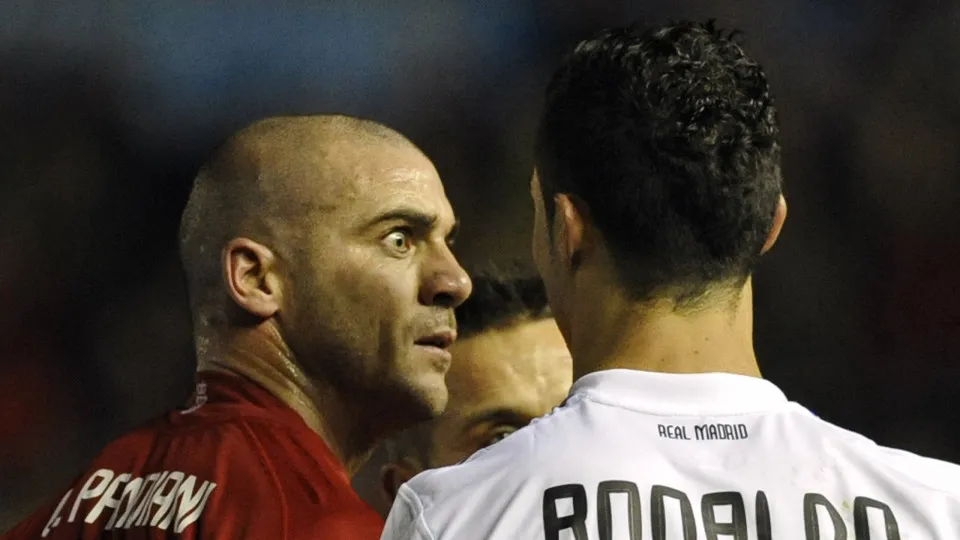 Osasuna's Uruguayan forward Walter Pandiani (L) looks at Real Madrid's Portuguese forward Cristiano Rionaldo (R) during the Spanish league football match Club Atletico Osasuna vs Real Madrid CF on January 30, 2011 at the Reyno de Navarra stadium in Pamplo