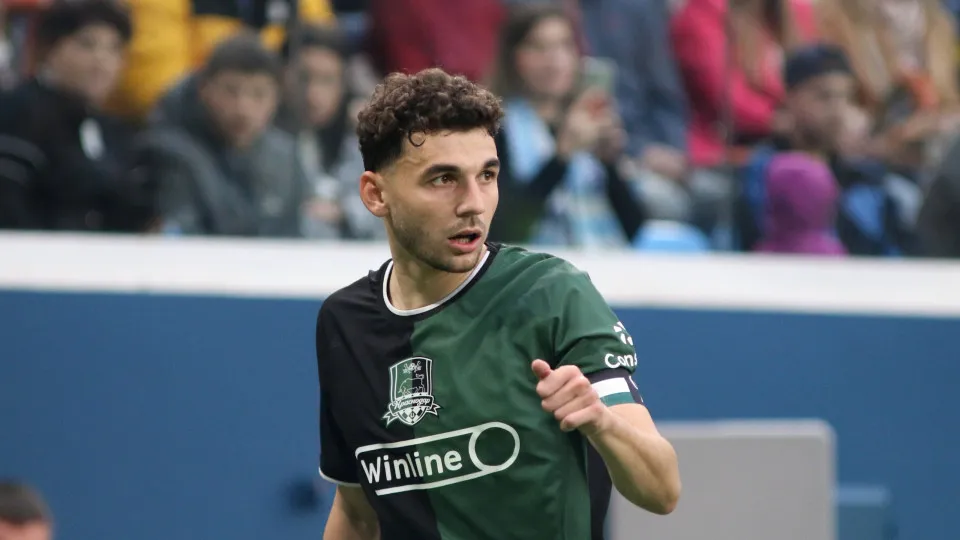 SAINT PETERSBURG, RUSSIA - 2025/04/13: Eduard Spertsyan (10) of Krasnodar seen in action during the Russian Premier League football match between Zenit Saint Petersburg and Krasnodar at Gazprom Arena. Final score; Zenit 4:1 Krasnodar. (Photo by Maksim Kon