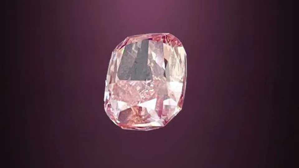 Polícia do Dubai recupera diamante roubado avaliado em 25 milhões