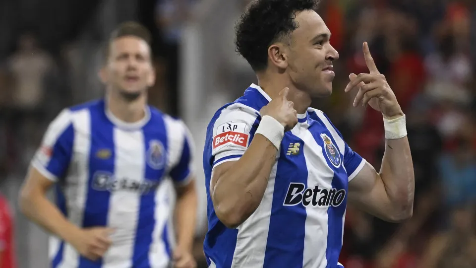 FC Porto's Brazilian forward #11 Pepe celebrates scoring his team's first goal during the Portuguese League football match between Gil Vicente FC and FC Porto at the Cidade de Barcelos stadium in Barcelos, Portugal on August 18, 2025. (Photo by MIGUEL RIO