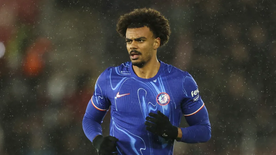 SOUTHAMPTON, ENGLAND - DECEMBER 04: Renato Veiga of Chelsea during the Premier League match between Southampton FC and Chelsea FC at St Mary's Stadium on December 04, 2024 in Southampton, England. (Photo by Robin Jones/Getty Images)