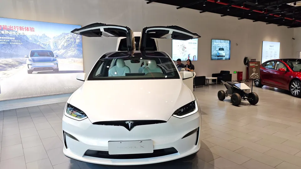 Novas encomendas Tesla Model Y L
