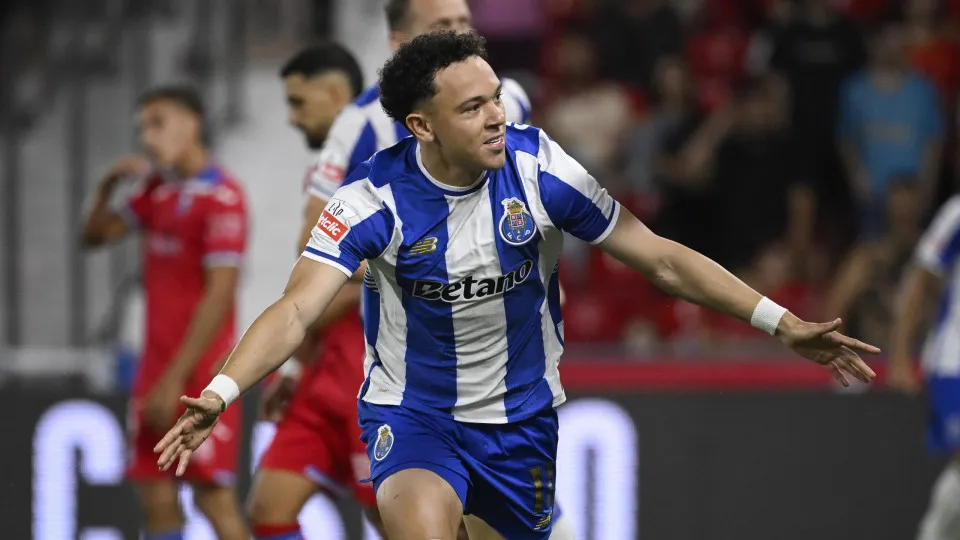 FC Porto's Brazilian forward #11 Pepe celebrates scoring his team's first goal during the Portuguese League football match between Gil Vicente FC and FC Porto at the Cidade de Barcelos stadium in Barcelos, Portugal on August 18, 2025. (Photo by MIGUEL RIO
