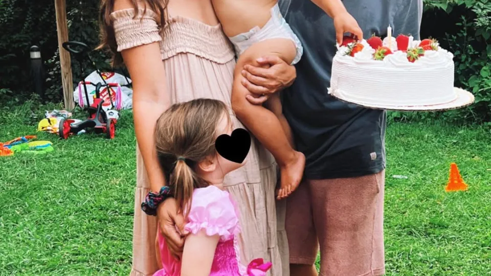 Kieran Culkin e Jazz Charton com os filhos Kinsey e  Wilder 