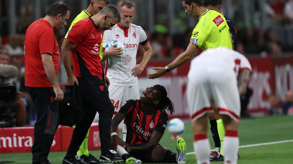 MILAN, ITALY - AUGUST 17 Rafael Leao of AC Milan sits injured before being substituted during the first round Coppa Italia match between AC Milan and SSC Bari at Stadio Giuseppe Meazza on August 17, 2025 in Milan, Italy. (Photo by Timothy Rogers/Getty Ima