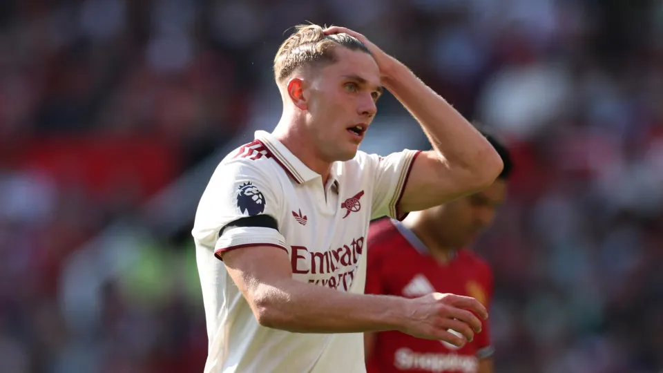 MANCHESTER, ENGLAND - AUGUST 17: Viktor Gyokeres of Arsenal reacts during the Premier League match between Manchester United and Arsenal at Old Trafford on August 17, 2025 in Manchester, England. (Photo by Stu Forster/Getty Images)