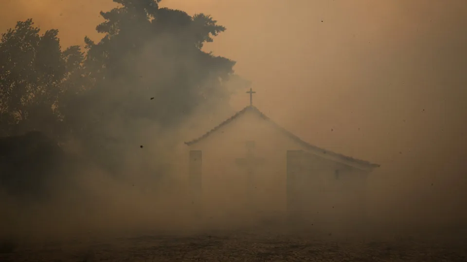 capela, antas, trancoso, incêndio, fogo, fumo