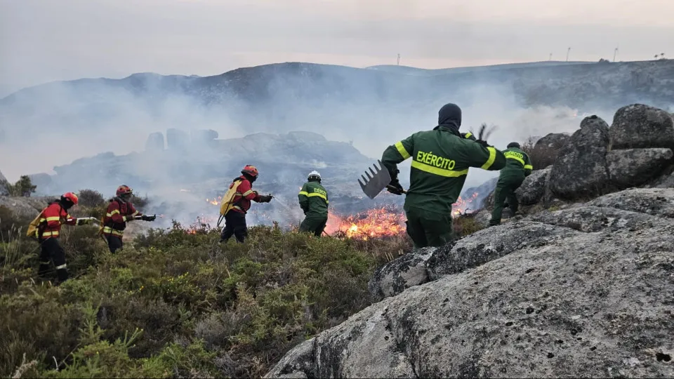 exército incêndios