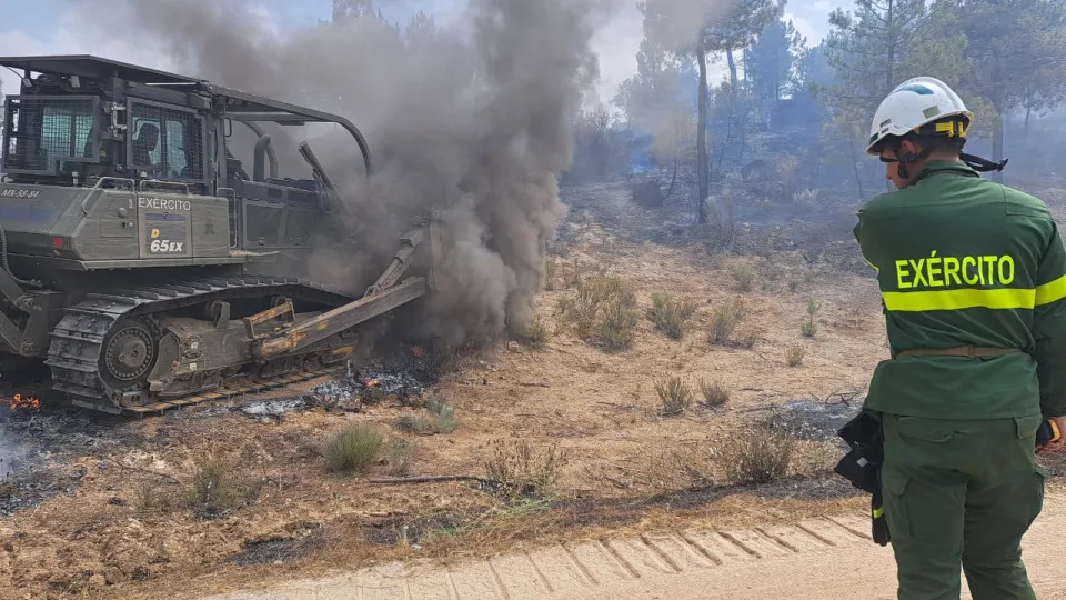 exército incêndios