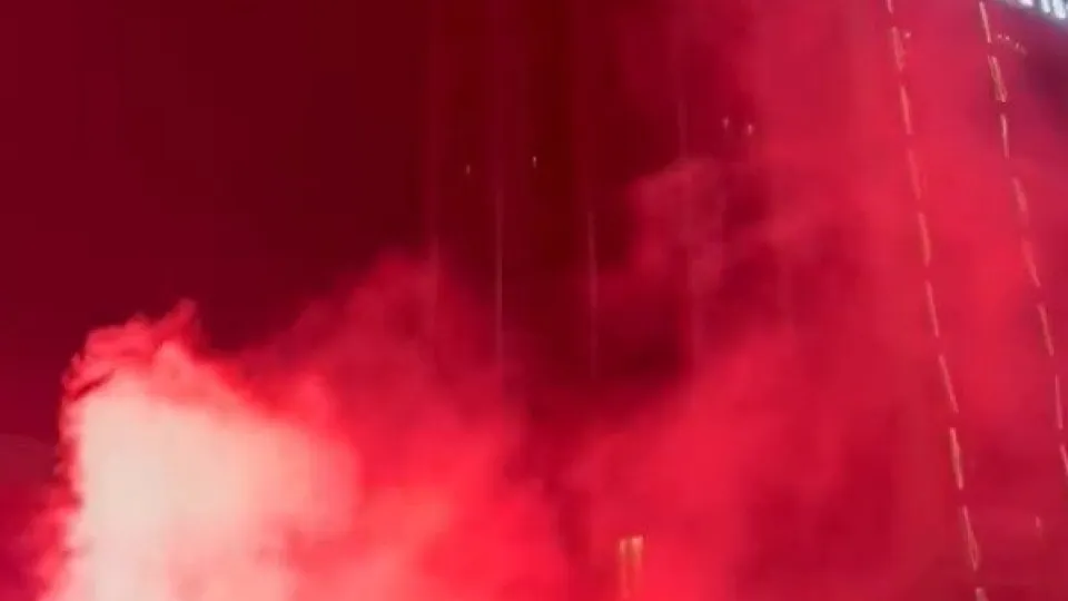"Bem-vindos ao inferno". Adeptos do Fenerbahçe 'aterrorizam' Benfica
