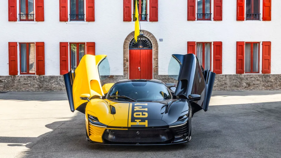 Este Ferrari foi vendido por mais de 20 milhões de euros e bateu recorde