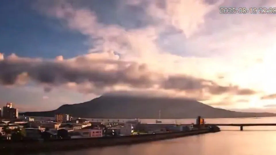 Bola de fogo atinge o céu do Japão