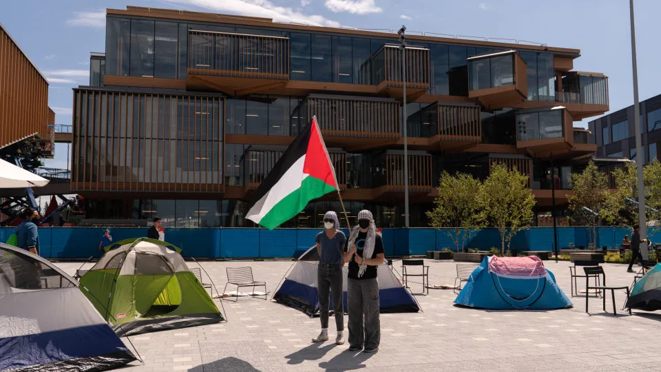 Manifestantes invadiram escritórios da Microsoft nos EUA