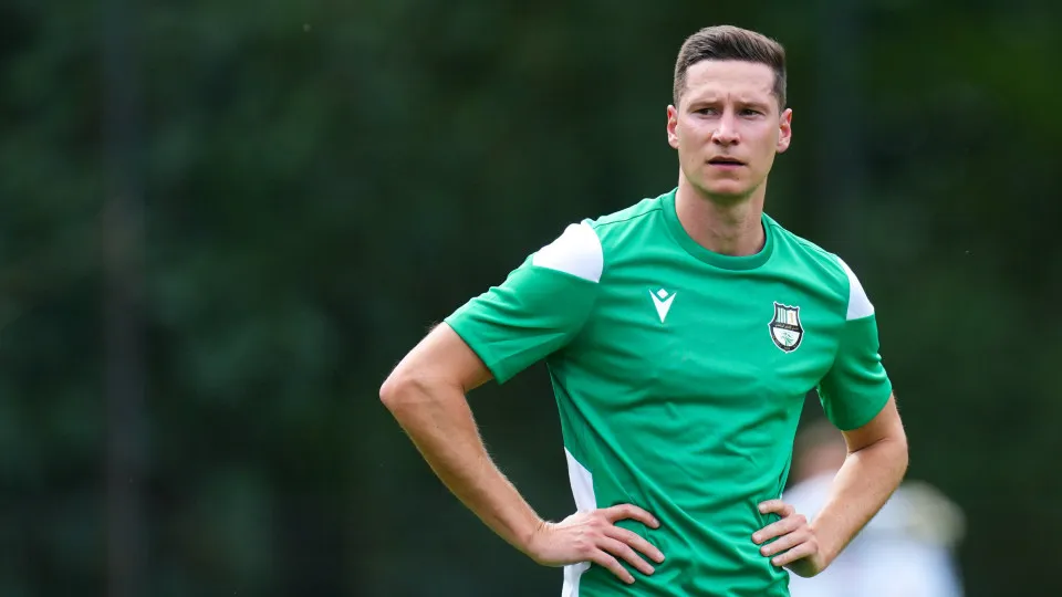 MIERLO, NETHERLANDS - JULY 19: Julian Draxler of Al-Ahli SC looks on during the Pre-season friendly match between Al-Ahli SC and Helmond Sport at Sportpark de Ark on July 19, 2025 in Mierlo, Netherlands. (Photo by Joris Verwijst/BSR Agency/Getty Images)