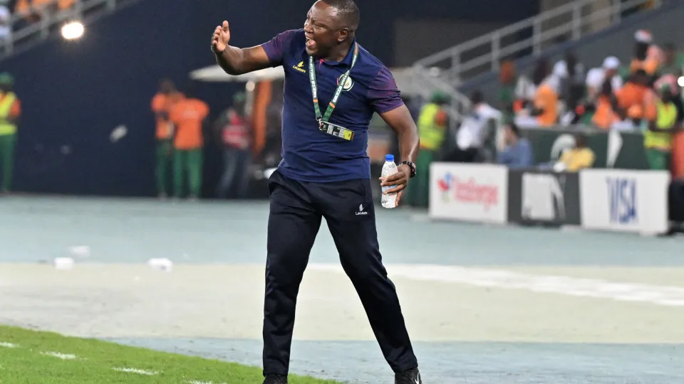 Mozambique's head coach Chiquinho Conde shouts instructions to his players from the touchline during the Africa Cup of Nations (CAN) 2024 group B football match between Mozambique and Ghana at Alassane Ouattara Olympic Stadium in Ebimpe, Abidjan on Januar