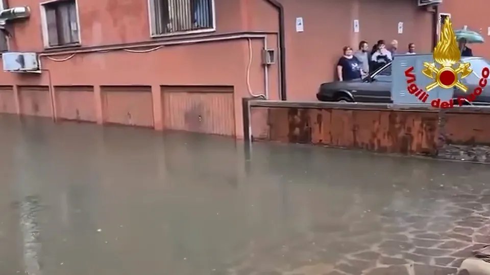 Chuva e vento assolam norte e centro de Itália. Várias regiões em alerta
