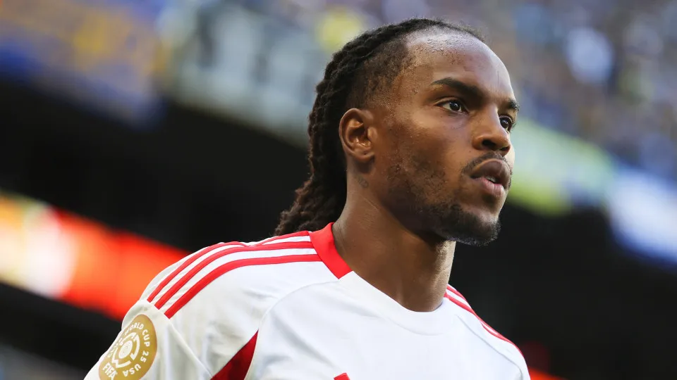 MIAMI GARDENS, FLORIDA - JUNE 16: Renato Sanches #85 of SL Benfica looks on during the FIFA Club World Cup 2025 group C match between CA Boca Juniors and SL Benfica at Hard Rock Stadium on June 16, 2025 in Miami Gardens, Florida. (Photo by Leonardo Fernan