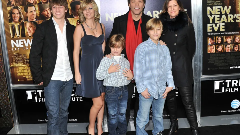 NEW YORK, NY - DECEMBER 07:  (L-R) Stephanie Rose, Romeo Jon (front left), Jon Bon Jovi, Jacob Hurley (front right), and Dorothea Hurley attends the "New Year's Eve" premiere at the Ziegfeld Theatre on December 7, 2011 in New York City.  (Photo by Stephen