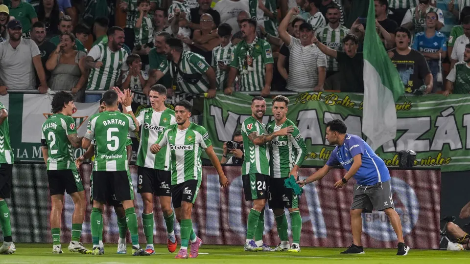 SEVILLA, SPAIN - AUGUST 22: Giovani Lo Celso of Real Betis celebrates a goal during the Spanish league, LaLiga EA Sports, football match played between Real Betis and Deportivo Alaves at La Cartuja stadium on August 22, 2025, in Sevilla, Spain. (Photo By 