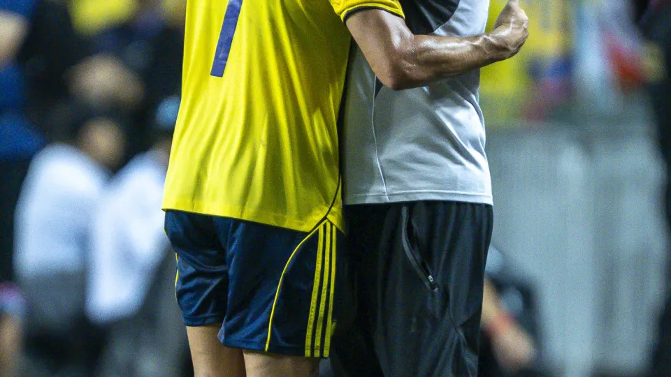 HONG KONG, CHINA - AUGUST 19: Cristiano Ronaldo of Al-Nassr (L) and team head coach Jorge Jesus of Al-Nassr (R) react during to the Saudi Super Cup semi final between Al-Nassr and Al-Ittihad at Hong Kong Stadium on August 19, 2025 in Hong Kong, China. (Ph