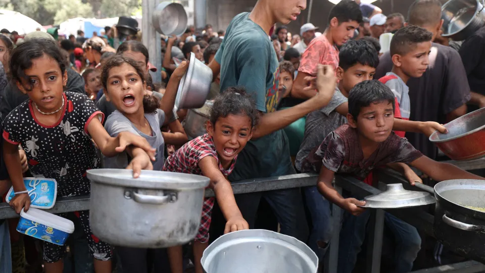 Cem das 400 mortes por malnutrição em Gaza são de crianças, revela OMS 