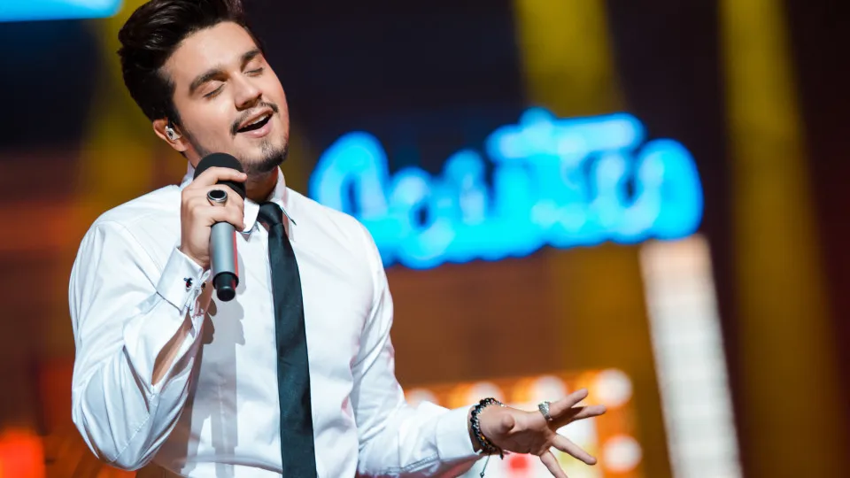 SAO PAULO, BRAZIL - MARCH 27: Singer Luan Santana performs live on stage on March 27, 2015 in Sao Paulo, Brazil. (Photo by Mauricio Santana/Getty Images)