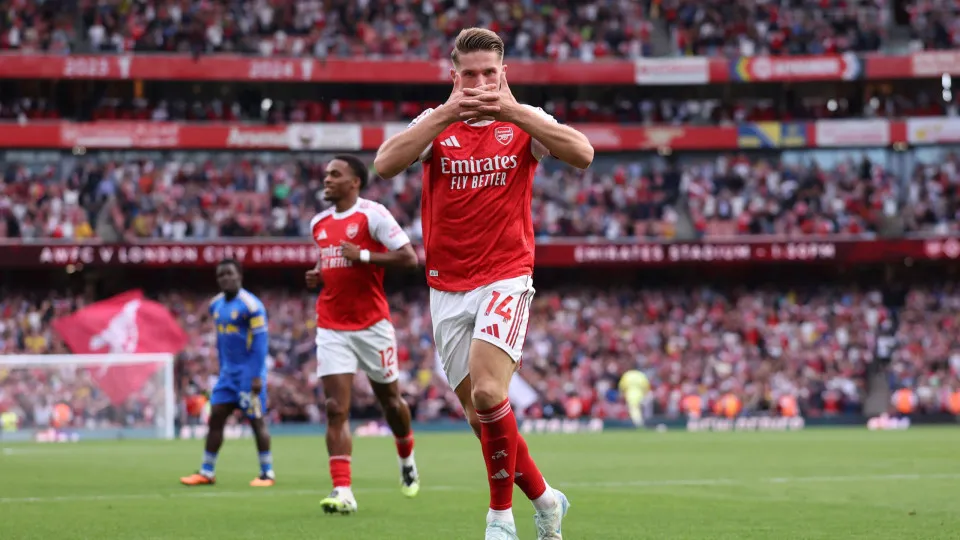 LONDON, ENGLAND - AUGUST 23: Viktor Gyokeres of Arsenal  of Arsenal scores a goal to make it 3-0 during the Premier League match between Arsenal and Leeds United at Emirates Stadium on August 23, 2025 in London, England. (Photo by Catherine Ivill - AMA/Ge