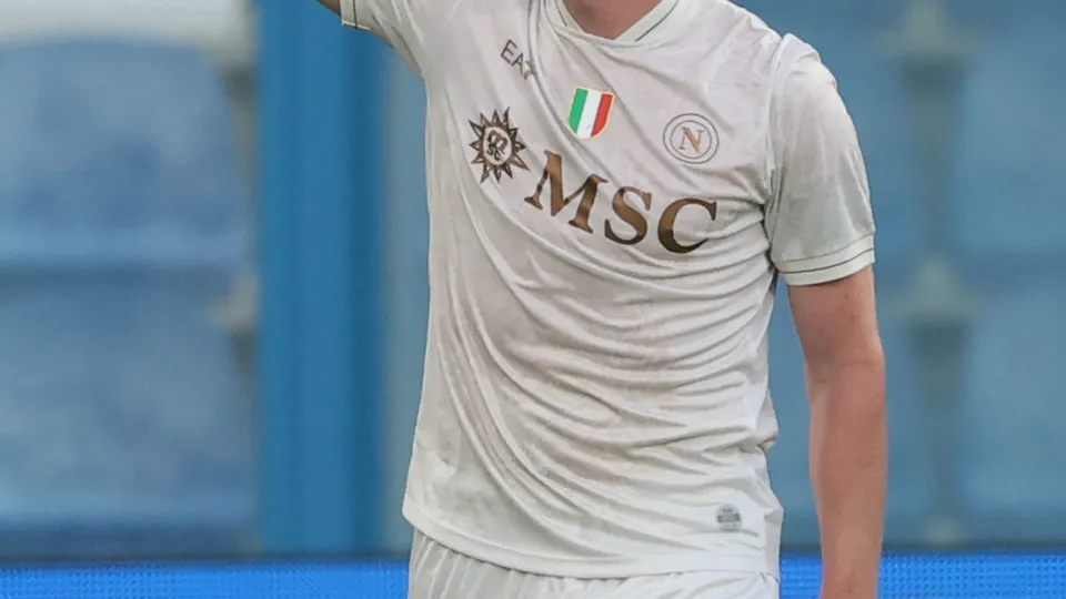 SASSUOLO, ITALY - AUGUST 24: Kevin De Bruyne of Napoli celebrates scoring his team's second goal during the Serie A match between US Sassuolo Calcio and SSC Napoli at Mapei Stadium Citta del Tricolore on August 24, 2025 in Reggio Emilia, Italy. (Photo by 