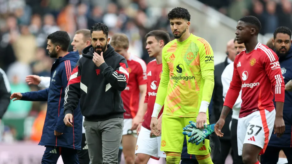 NEWCASTLE UPON TYNE, ENGLAND - APRIL 13: Ruben Amorim, Manager of Manchester United, reacts with Altay Bayindir of Manchester United following the Premier League match between Newcastle United FC and Manchester United FC at St James' Park on April 13, 202