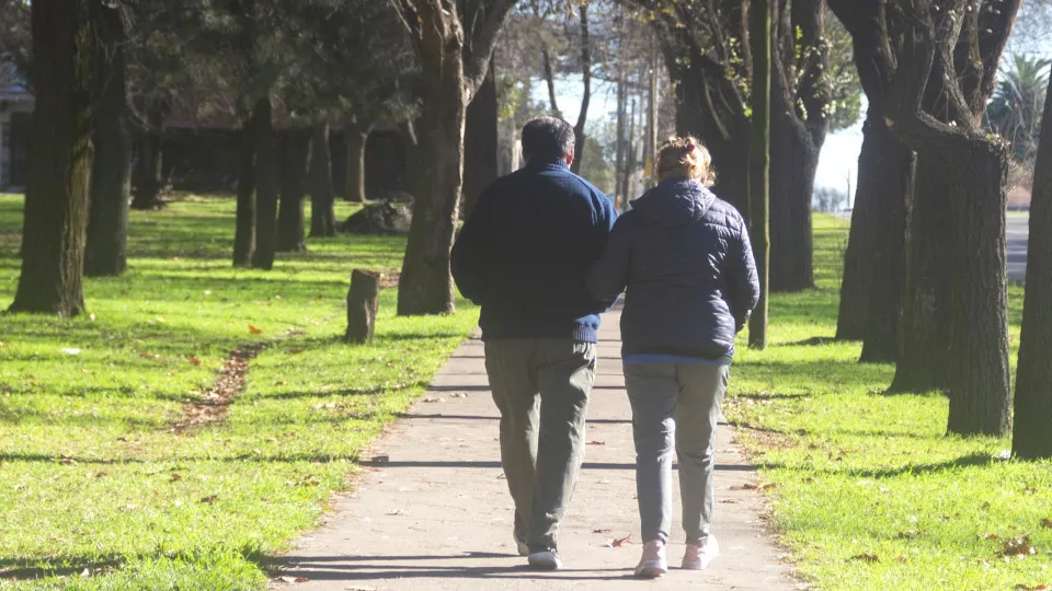 idosos, casal, reformados, pensionistas, passeio