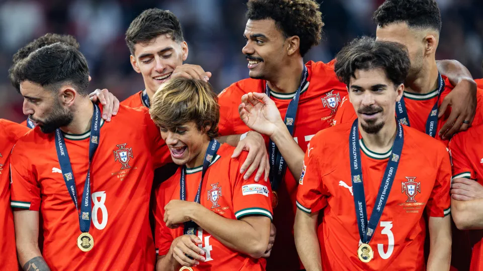 MUNICH, GERMANY - 2025/06/09: (L-R) Bruno Fernandes, Rodrigo Mora, Renato Veiga, Vitinha (Vitor Machado Ferreira) of Portugal celebrate a win during the ceremony after the UEFA Nations League 2025 final match between Portugal and Spain at Munich Football 