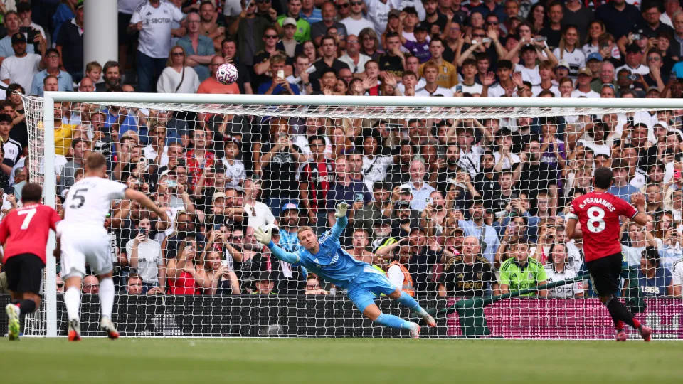 LONDON, ENGLAND - AUGUST 24: Bruno Fernandes of Manchester Utd penalty goes over the cross bar during the Premier League match between Fulham and Manchester United at Craven Cottage on August 24, 2025 in London, England. (Photo by Shaun Brooks - CameraSpo