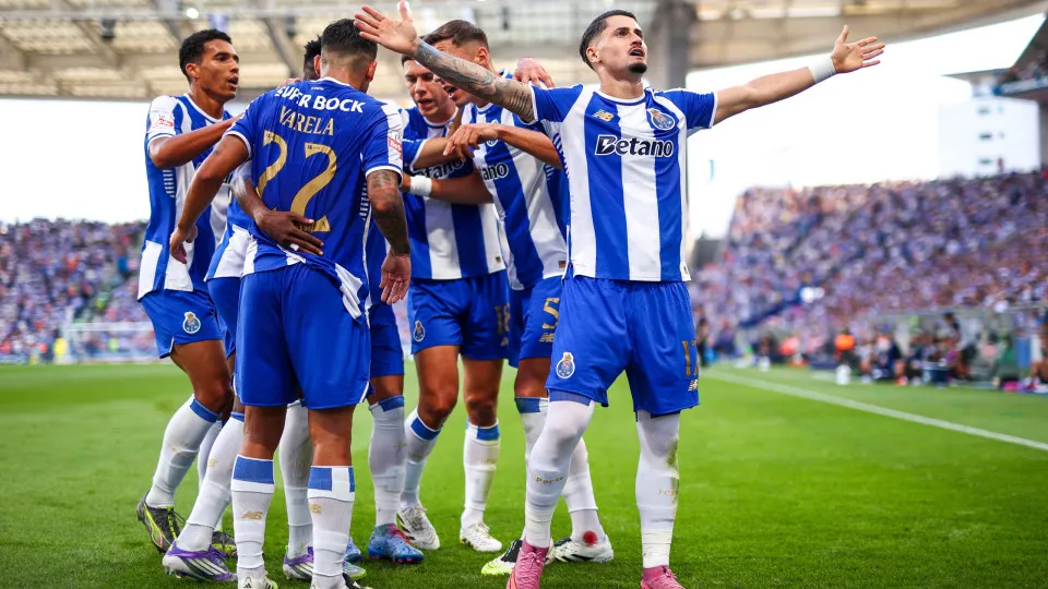 PORTO, PORTUGAL - AUGUST 24: Borja Sainz of FC Porto celebrates with team mates after scoring his team's first goal during the Primeira Liga match between FC Porto and Casa Pia AC at Estadio do Dragao on August 24, 2025 in Porto, Portugal. (Photo by Diogo