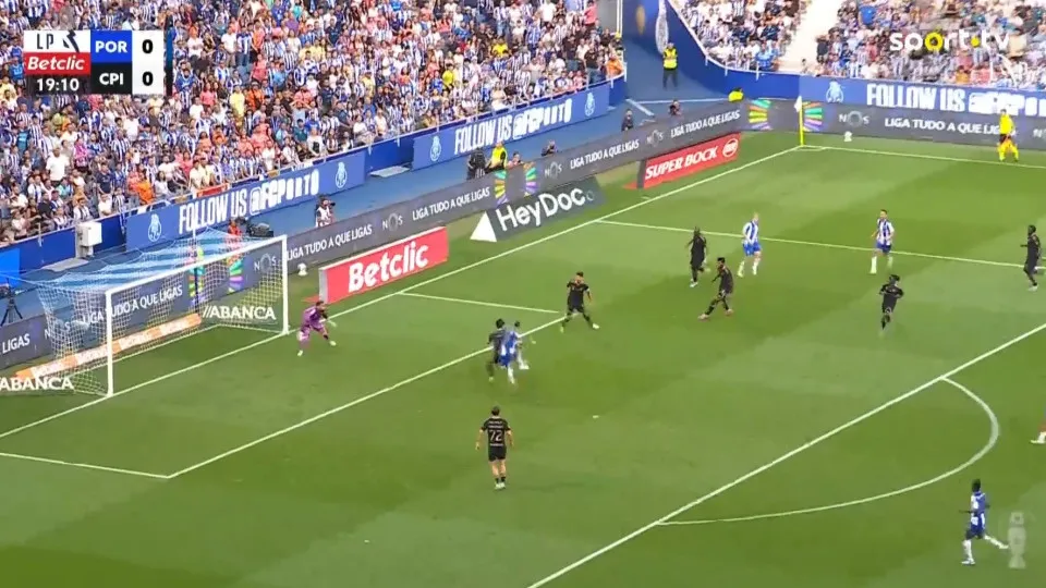 1-0 FC Porto Borja Saínz