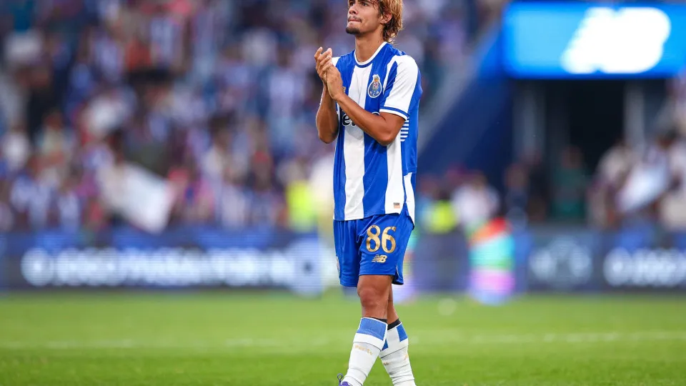 PORTO, PORTUGAL - AUGUST 24: Rodrigo Mora of FC Porto gestures during the Primeira Liga match between FC Porto and Casa Pia AC at Estadio do Dragao on August 24, 2025 in Porto, Portugal. (Photo by Diogo Cardoso/Getty Images)