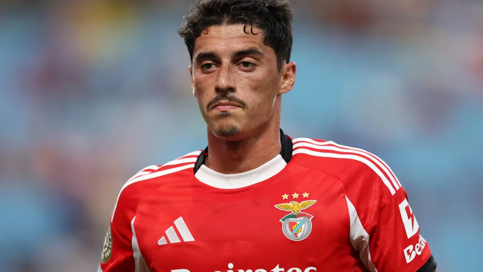 CHARLOTTE, NORTH CAROLINA - JUNE 28: Tiago Gouveia #47 of SL Benfica during the FIFA Club World Cup 2025 round of 16 match between SL Benfica and Chelsea FC at Bank of America Stadium on June 28, 2025 in Charlotte, North Carolina. (Photo by Justin Setterf