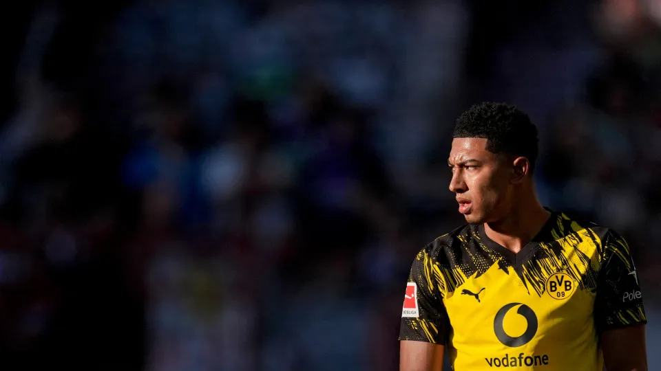 HAMBURG, GERMANY - AUGUST 23: Jobe Bellingham of Borussia Dortmund reacts during the Bundesliga soccer match between FC St. Pauli and Borussia Dortmund at Millerntor Stadium on August 23, 2025 in Hamburg, Germany. (Photo by Alexandre Simoes/Borussia Dortm