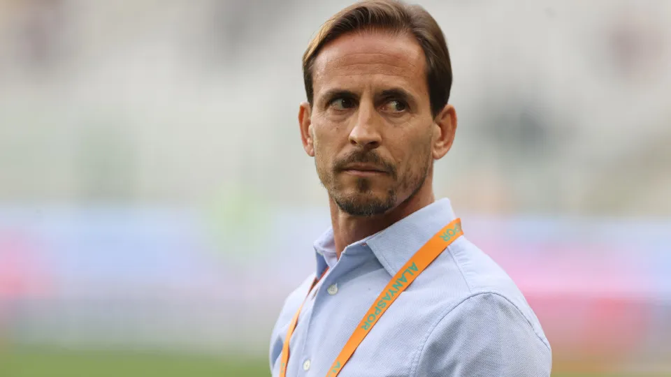 KONYA, TURKIYE - MAY 25: Head coach of Alanyaspor, Joao Pereira follows the Turkish Super Lig week 37 football match between TUMOSAN Konyaspor and Corendon Alanyaspor at Konya Metropolitan Municipality Stadium in Konya, Turkiye on May 25, 2025. (Photo by 