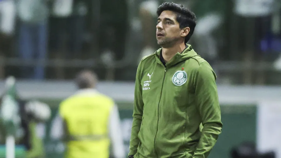 SAO PAULO, BRAZIL - AUGUST 25: Abel Ferreira, head coach of Palmeiras looks on during a Brasileirao 2025 match at Allianz Parque on August 25, 2025 in Sao Paulo, Brazil. (Photo by Alexandre Schneider/Getty Images)