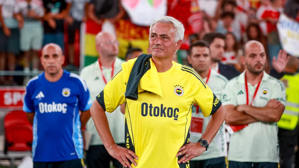 Jose Mourinho is the head coach of Fenerbahce during the Pre-Season Friendly Eusebio Cup match between SL Benfica and Fenerbahce SK at Estadio da Luz in Lisbon, Portugal, on July 26, 2025. (Photo by Valter Gouveia/NurPhoto via Getty Images)