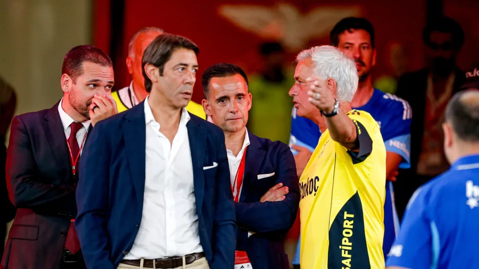 Rui Costa, president of SL Benfica, is with Jose Mourinho, head coach of Fenerbahce, during the Pre-Season Friendly Eusebio Cup match between SL Benfica and Fenerbahce SK at Estadio da Luz in Lisbon, Portugal, on July 26, 2025. (Photo by Valter Gouveia/Nu
