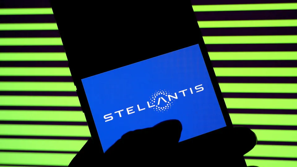 Stellantis põe em 'banho-maria' programa de condução autónoma Nível 3