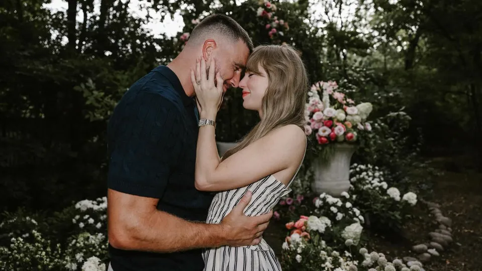 Taylor Swift está noiva! Travis Kelce pediu cantora em casamento