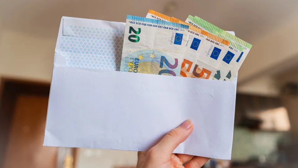 Recebeu mais salário este mês? Explicamos aqui porquê (com exemplos)
